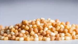 Flakes vs Pellets for Fish: Compared by the Real Numbers